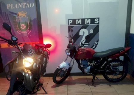Moto furtada e com placa adulterada é recuperada e homem é preso por receptação em Caarapó