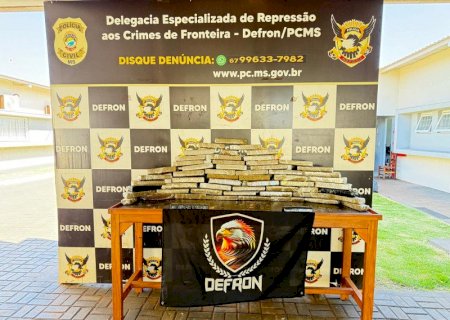 Defron estoura ponto de drogas em casa usada por adolescente
