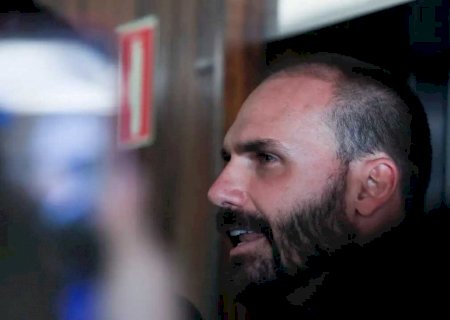 PF determina retorno imediato de Eduardo Bolsonaro a cargo de escrivão