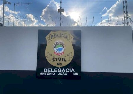 Professor &eacute; preso suspeito de estuprar alunas de 7 anos