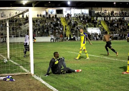 Corumbaense vence Dourados por 2 a 0 e sobe na tabela do Estadual