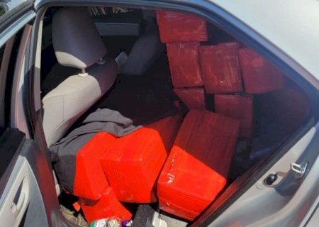 PM apreende carro roubado na Argentina com mais de 558 quilos de drogas na MS-156, em Caarapó