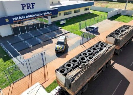 PRF apreende outra carreta com quase R$ 500 mil em pneus contrabandeados