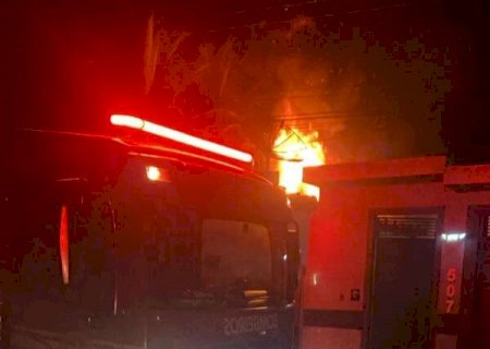 Inc&ecirc;ndio em casa queima R$ 22 mil em esp&eacute;cie guardado em gaveta