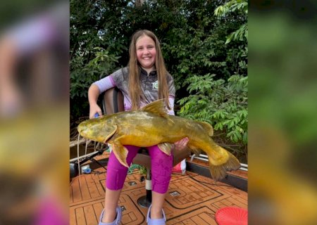 Menina de 11 anos encara "briga" intensa e vence jaú de mais de 10 kg no Rio Dourados