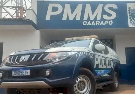 Polícia Militar prende homem por descumprir medida protetiva e captura foragido da Justiça em Caarapó