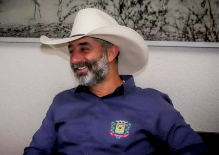 Prefeito de Ivinhema desiste de disputar eleições e decide permanecer no cargo>
