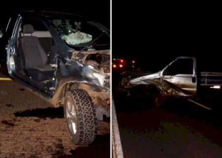 Colis&atilde;o entre tr&ecirc;s ve&iacute;culos deixa dois feridos na BR-060