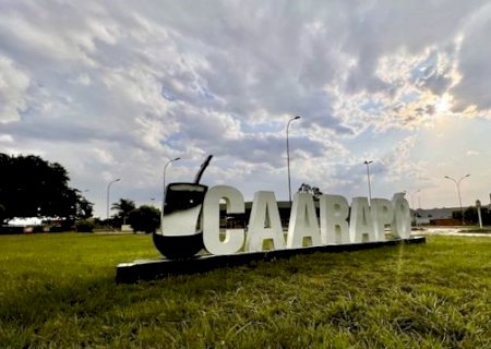 Sol entre nuvens e chuva passageira marcam a segunda-feira em Caarapó