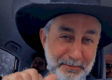 Prefeito ironiza críticas e anuncia show de R$ 600 mil>