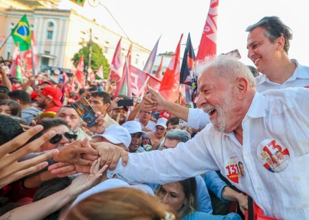 Lula amplia vantagem sobre adversários no 1&ordm; turno e empata com Flávio no segundo, diz Atlas/Bloomberg>