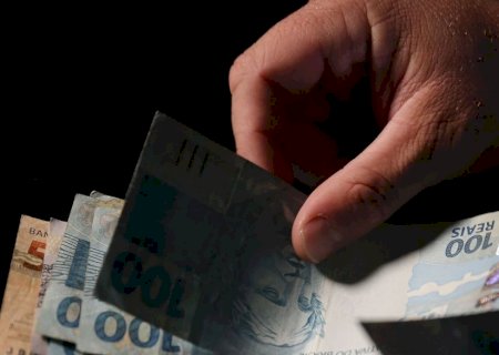 Aposentados e pensionistas do INSS começam a receber 13º nesta sexta