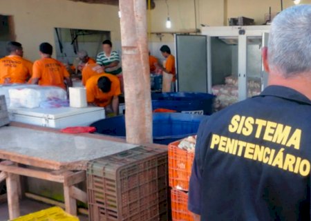 Presos reclamam por falta de lanche da tarde e promotoria cobra 5 refeições diárias em Caarapó>