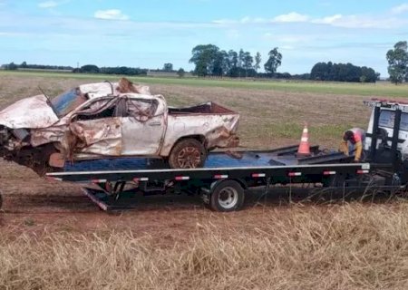 Capotagem na MS-162 mata motorista de Hilux e deixa passageiro ferido