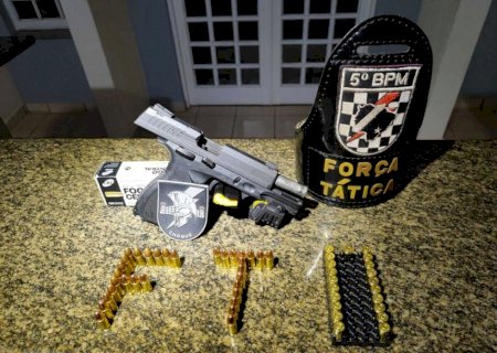 Jovem é preso com pistola 9mm, munições e moto após manobras perigosas>