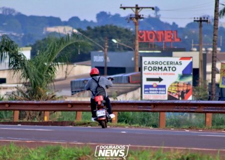 Com velocidade limitada, bicicletas e patinetes elétricos não podem circular em rodovias de Dourados