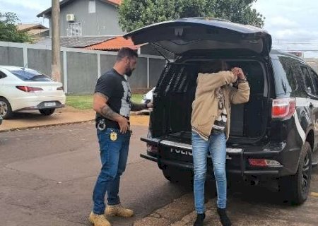 Pol&iacute;cia prende verdadeira autora de inc&ecirc;ndio que matou homem em banheiro>