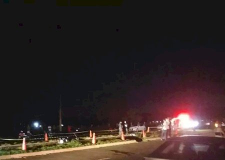 Jovem perde controle de moto, cai em avenida e morre>