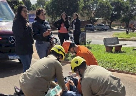 Ciclista fica ferida após motorista abrir porta de carro e provocar acidente em Caarapó>