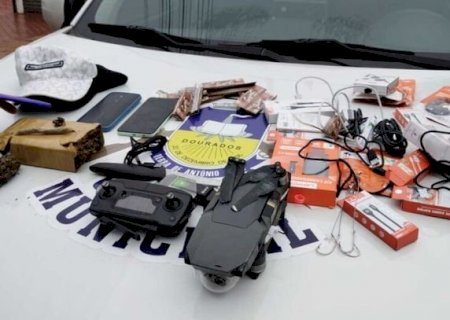 Menores são flagrados usando drone para 'treinar' entrega de drogas em penitenciária>