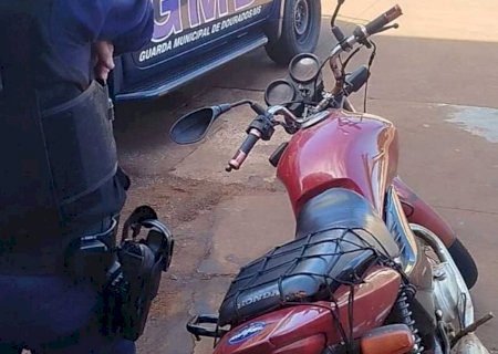 Comprada pela internet, moto com registro de furto leva condutor à delegacia