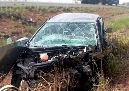 Dois morrem em batida frontal entre carros na rodovia em Aparecida do Taboado