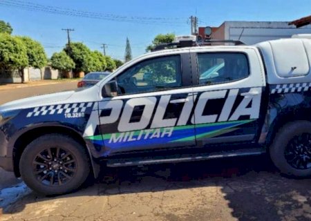 Mulher é detida ao causar tumulto e tentar se despir em frente a clientes em Dourados>