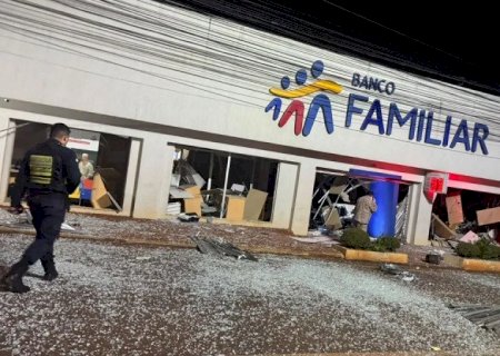 Quadrilha explode bancos e casa de câmbio em mega-assalto no Paraguai>
