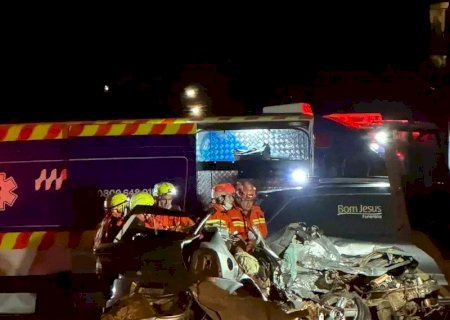 Colisão entre carro e caminhão mata dois homens na BR-163 entre Caarapó e Juti