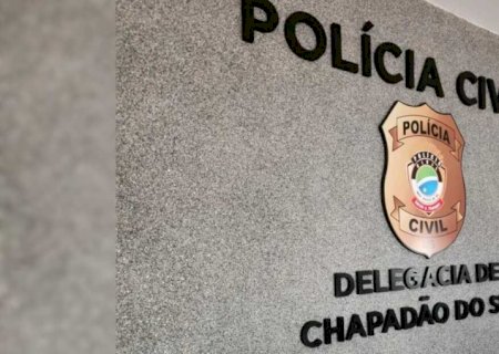 Padrasto é levado à delegacia suspeito de mostrar partes íntimas para enteado de 12 anos