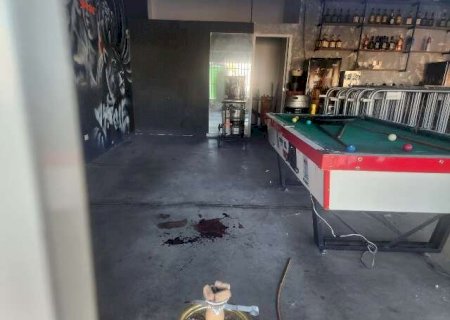 Homem morre e tr&ecirc;s ficam feridos ap&oacute;s ataque a tiros em tabacaria