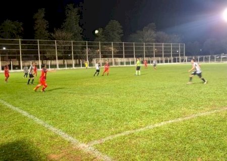 Banca da Esquina e Juralei Atlético Clube avançam à final do Campeonato Master de Caarapó>