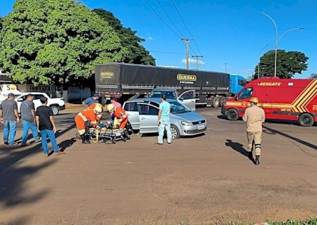 Acidente entre carro e caminhonete deixa duas mulheres feridas e reacende debate sobre segurança em cruzamento da BR-163 em Caarapó>