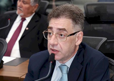 Sem mandato, Neno Razuk 'abandonou' comissionados e pode retirar candidatura