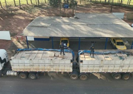 Carreta com 40 mil pacotes de cigarros contrabandeados é apreendida em Ponta Porã>
