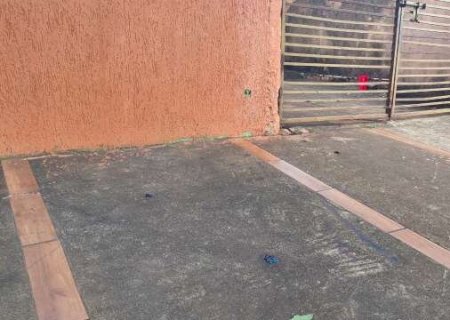 Homem morre em cal&ccedil;ada ao ser golpeado na cabe&ccedil;a pelo atual marido da ex