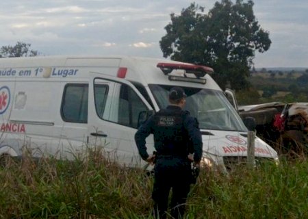 M&atilde;e e filho morrem ap&oacute;s ve&iacute;culo capotar em acidente na MS-080>