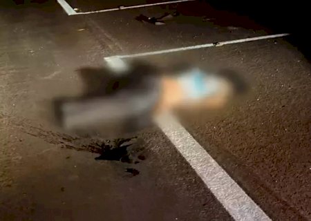 Mulher morre após ser atropelada na BR-463; motorista foge>