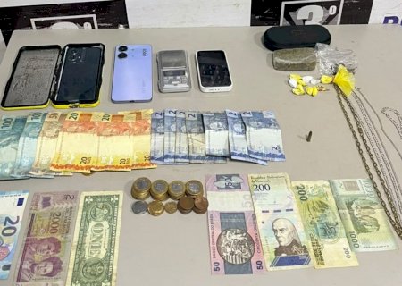 Dupla é presa e polícia apreende dólar e euro em "boca de fumo">
