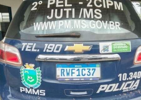 Mulher é detida após ser flagrada com espingarda em via pública em Juti