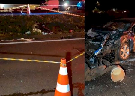Acidente grave entre três carros deixa uma pessoa morta na BR-163>