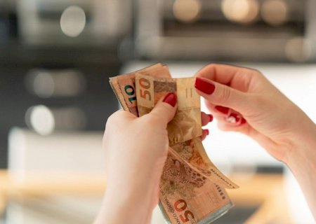 Salário mínimo deverá subir para R$ 1.741 em 2027>