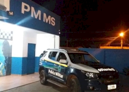 Homem é preso após mulher se trancar em banheiro durante ocorrência de violência doméstica em Caarapó>