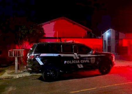 Jovem &eacute; executado com 7 tiros na porta de casa em Jardim>