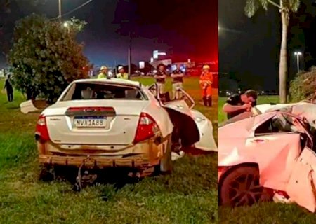 Motorista morre ao bater em árvore no trevo de Dourados