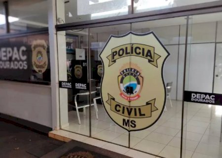 Pitbull escapa de casa e quase arranca orelha de menino de 8 anos>