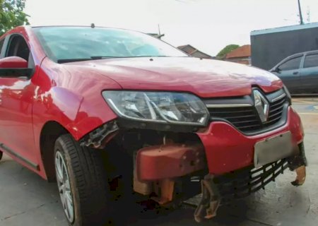 Motorista foge e abandona carro com quase 1 tonelada de maconha>