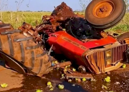 Mulher morre após trator ser atingido por carreta na rodovia em Sidrolândia>