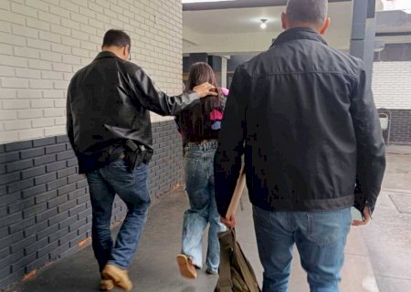 Mulher é presa em Dourados suspeita de extorquir usuários de site de acompanhantes>