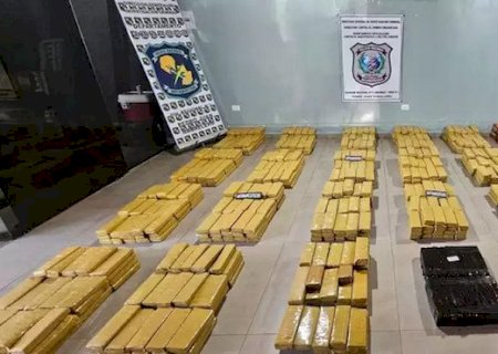 Casa a 1 km de Ponta Porã escondia 793 quilos de maconha no Paraguai>